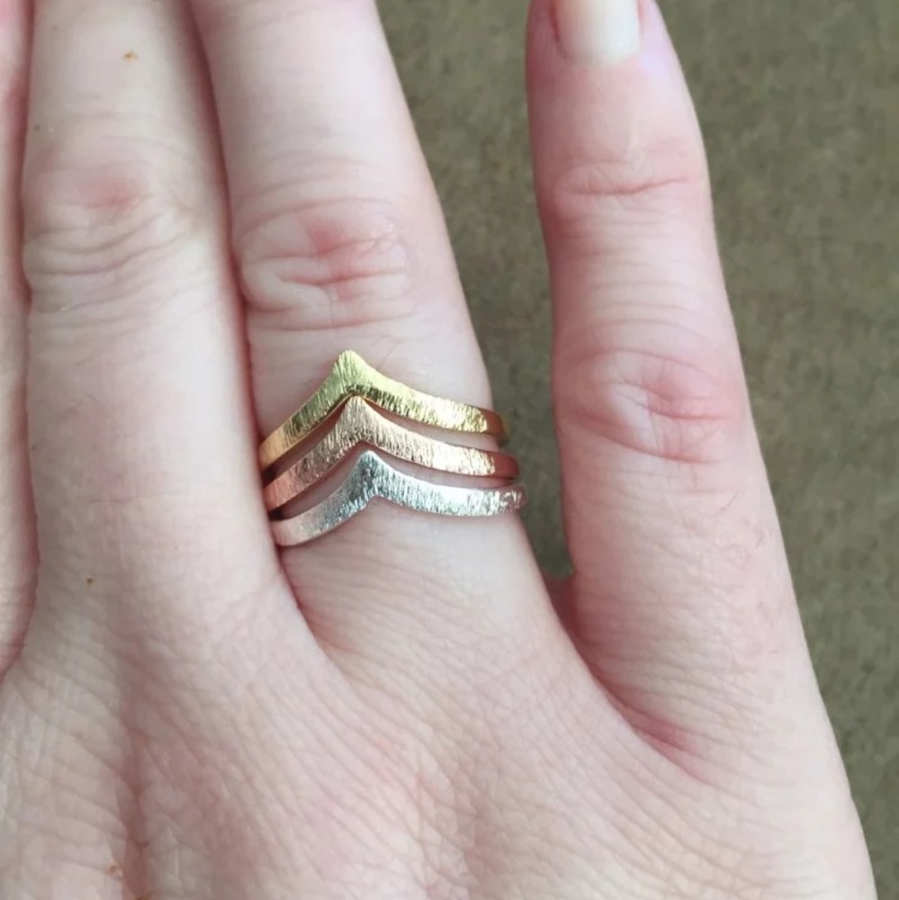 Simple Chevron V Shape Rings - Picture 2 of 5